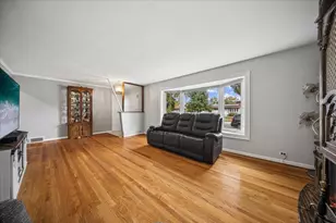201 S Yale Ave, Addison, IL 60101 - Photo 3