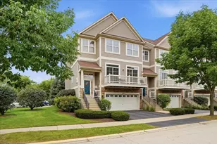 674 Shoreline Dr, Grayslake, IL 60030 - Photo 1