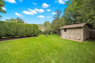 2334 Phillips Dr, Glenview, IL 60026 - Photo 33