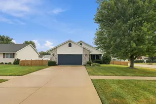 136 N Van Buren Ave, Bradley, IL 60915 - Photo 1