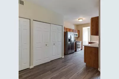 1 S Oakhurst Drive, Aurora, IL 60504 - Photo 9