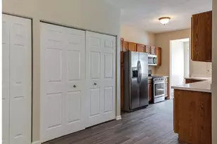 1 S Oakhurst Dr, Aurora, IL 60504 - Photo 9