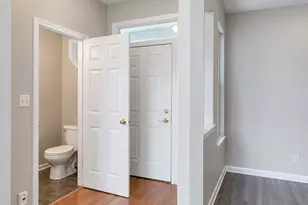 1 S Oakhurst Dr, Aurora, IL 60504 - Photo 11