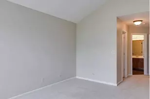 1 S Oakhurst Dr, Aurora, IL 60504 - Photo 15