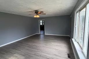 110 W Webb St, Carmi, IL 62821 - Photo 7