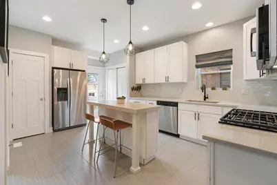 2637 W Coyle Avenue, Chicago, IL 60645 - Photo 9