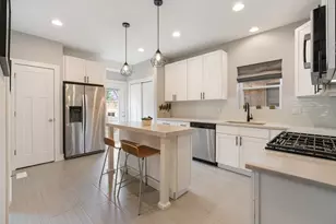 2637 W Coyle Ave, Chicago, IL 60645 - Photo 9