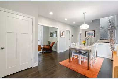 2637 W Coyle Avenue, Chicago, IL 60645 - Photo 3