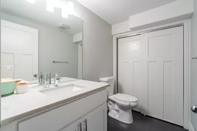 2637 W Coyle Avenue, Chicago, IL 60645 - Photo 25