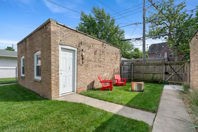 2637 W Coyle Avenue, Chicago, IL 60645 - Photo 31
