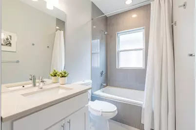 2637 W Coyle Avenue, Chicago, IL 60645 - Photo 19