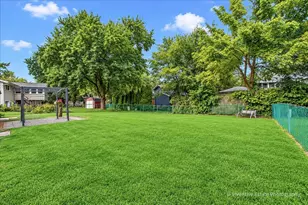 319 Kemah Ln, Schaumburg, IL 60193 - Photo 13