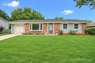 319 Kemah Ln, Schaumburg, IL 60193 - Photo 1