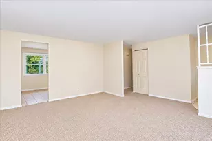 319 Kemah Ln, Schaumburg, IL 60193 - Photo 3