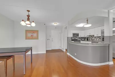 720 Creekside Drive #303, Mount Prospect, IL 60056 - Photo 5