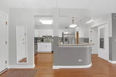 720 Creekside Drive #303, Mount Prospect, IL 60056 - Photo 3