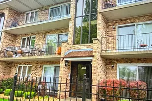 5620 S Narragansett Ave, Chicago, IL 60638 - Photo 1