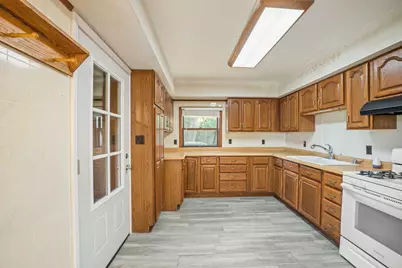 614 N Douglas Street, Gilman, IL 60938 - Photo 7