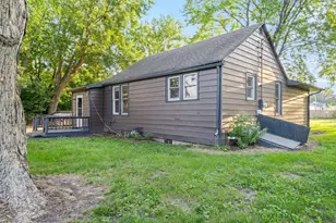 614 N Douglas St, Gilman, IL 60938 - Photo 3