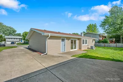 1420 Cooper Road, Hoffman Estates, IL 60169 - Photo 5