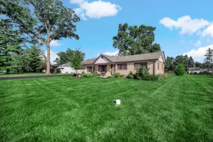8210 Hillcrest Dr, Orland Park, IL 60462 - Photo 3