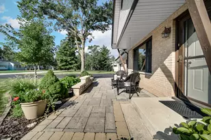 8210 Hillcrest Dr, Orland Park, IL 60462 - Photo 7