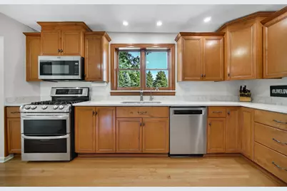 8210 Hillcrest Drive, Orland Park, IL 60462 - Photo 19