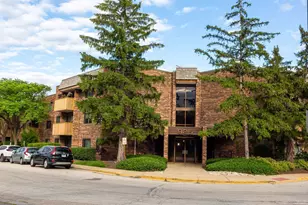 925 Spring Hill Dr, Northbrook, IL 60062 - Photo 3
