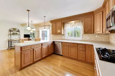 2424 E Miner Street, Arlington Heights, IL 60004 - Photo 7