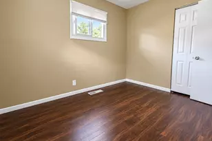 147 Birch St, Carpentersville, IL 60110 - Photo 5