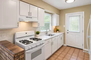 147 Birch St, Carpentersville, IL 60110 - Photo 7