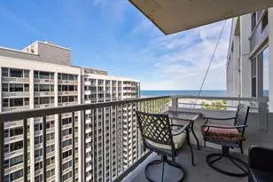 4250 N Marine Dr, Chicago, IL 60613 - Photo 3