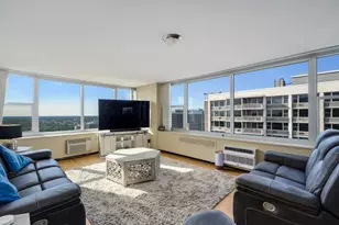 4250 N Marine Dr, Chicago, IL 60613 - Photo 5