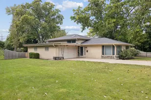 652 S Poplar Ave, Elmhurst, IL 60126 - Photo 1