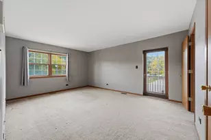 1083 Greenwood Cir, Woodstock, IL 60098 - Photo 17