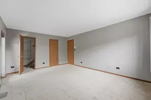 1083 Greenwood Cir, Woodstock, IL 60098 - Photo 15