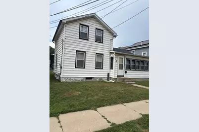 714 S Walnut Avenue, Freeport, IL 61032 - Photo 1