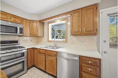 10 Canterbury Court, Streamwood, IL 60107 - Photo 7