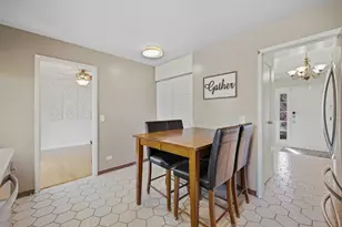10 Canterbury Ct, Streamwood, IL 60107 - Photo 9