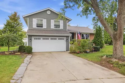 10 Canterbury Court, Streamwood, IL 60107 - Photo 1