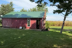 6151 Cunniff Rd, Tampico, IL 61283 - Photo 5