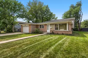 918 S Owen St, Mount Prospect, IL 60056 - Photo 1