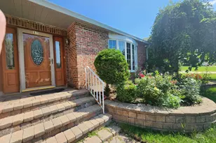 12 Mill Pond Dr, Glendale Heights, IL 60139 - Photo 3