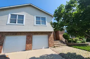 12 Mill Pond Dr, Glendale Heights, IL 60139 - Photo 1
