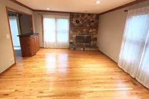 12 Mill Pond Dr, Glendale Heights, IL 60139 - Photo 9