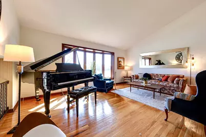 2042 S Goebbert Road, Arlington Heights, IL 60005 - Photo 13