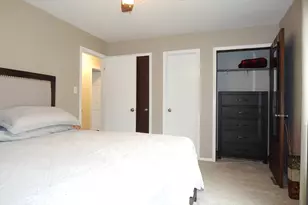 902 Garden Cir, Streamwood, IL 60107 - Photo 9