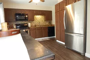 902 Garden Cir, Streamwood, IL 60107 - Photo 7