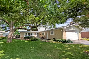 910 E Cherry Ln, Arlington Heights, IL 60004 - Photo 1