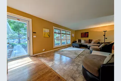 910 E Cherry Lane, Arlington Heights, IL 60004 - Photo 3